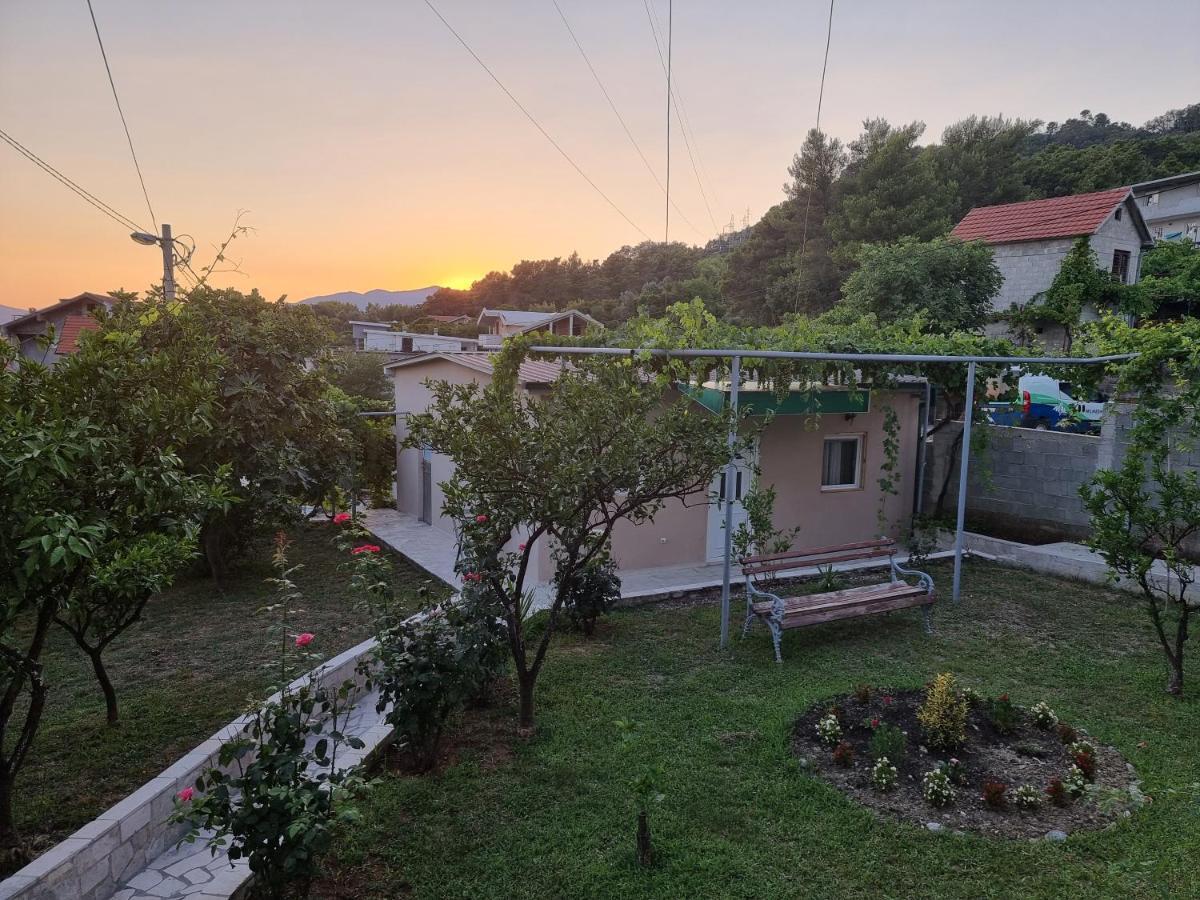 Guest House Ivana Tivat Exterior photo