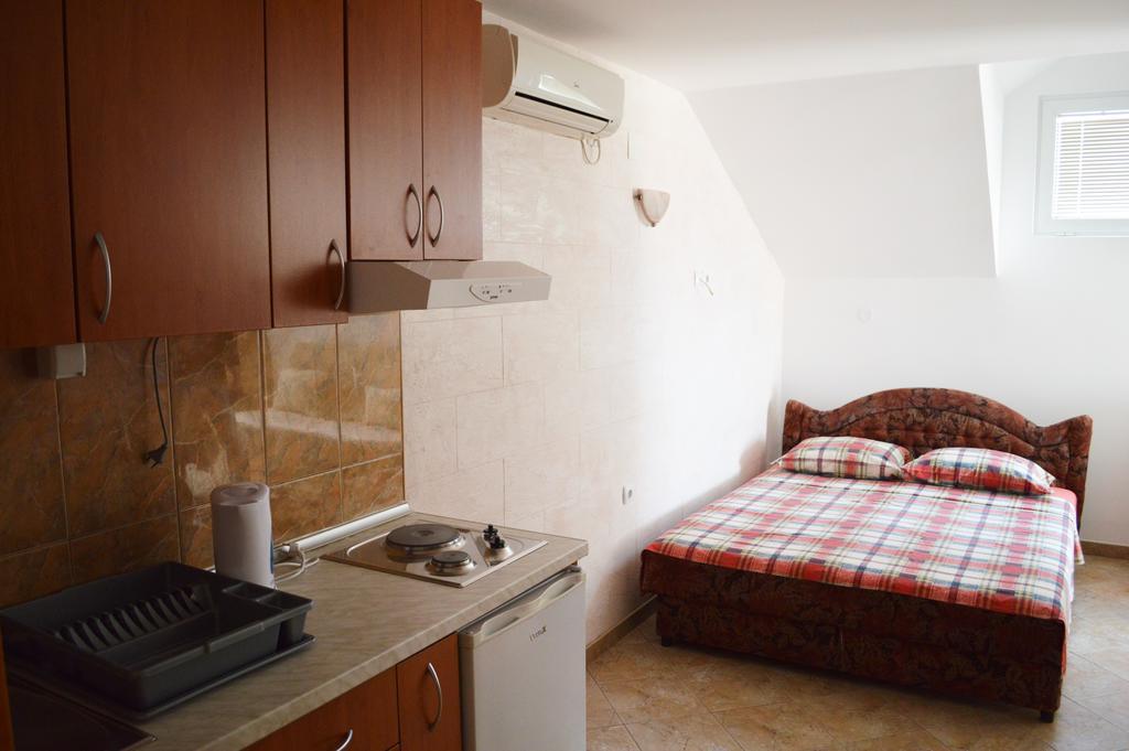 Guest House Ivana Tivat Exterior photo